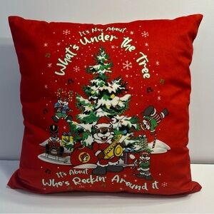 2022 Buc-ee’s Bucees Christmas Holiday 18” x 18” Throw Accent Pillow EUC